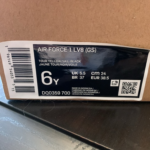 Nike Air Force 1 LV8 Youth 6 (ladies 8) - Picture 3 of 3